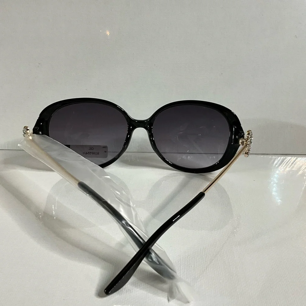 Elegant Black Oversized Sunglasses